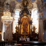 Interiér kostela Nanebevzetí Panny Marie ve Zlonicích