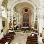 Interiér kostela sv. Petra a Pavla v Peruci
